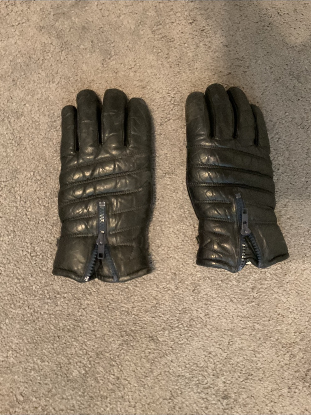 Quilted Black Leather Men's Fleece Lined Zip-Front Gloves
